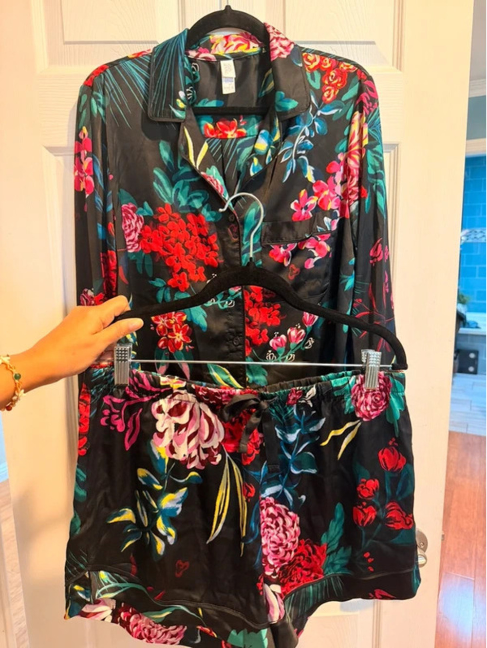 Stars Above Women’s Floral Satin Pajama Set Long Sleeve Top & Shorts Size Medium
